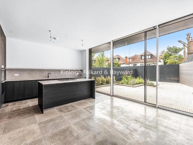 House for rent in Golders Green, Greater London