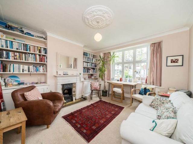 House for rent in Summerstown, Greater London