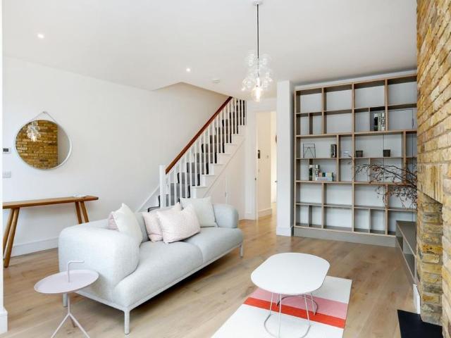 House for rent in London Borough of Merton, Raynes Park