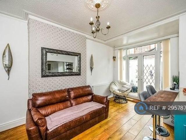 House for rent in Cabbage Hall, Calderstones