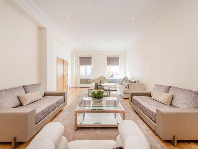 House for rent in Belgravia, Greater London