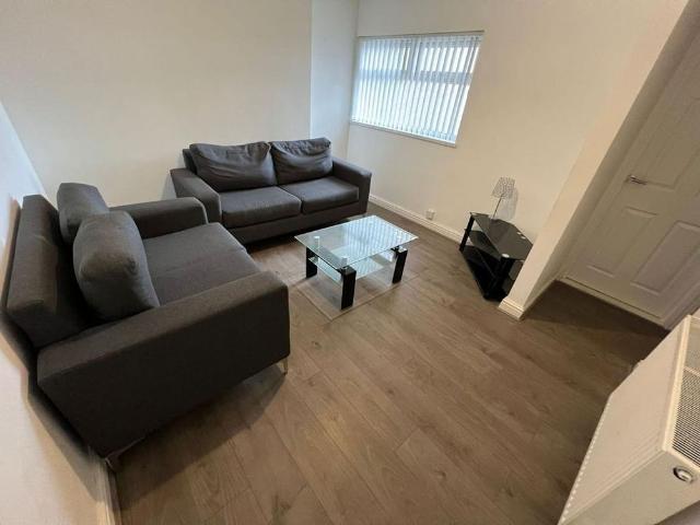 House for rent in Nangreaves, Wales
