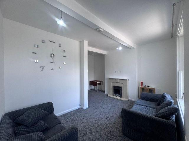 House for rent in Netherton, West Yorkshire