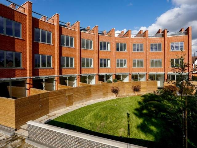 House for rent in London Borough of Merton, Raynes Park