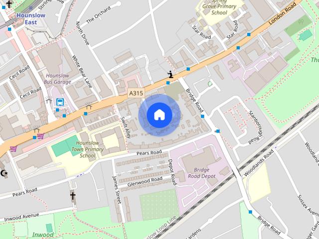 Townhouse for rent in London Borough of Hounslow, Greater London