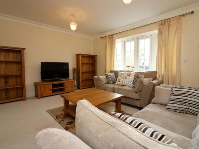 House for rent in Row Town, Surrey