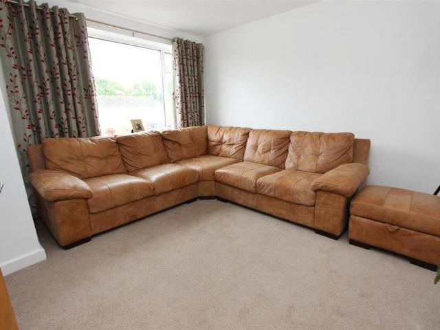 House for rent in Highfield, Pouchen End