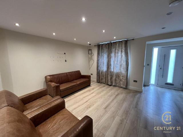 House for rent in Beavers, Greater London