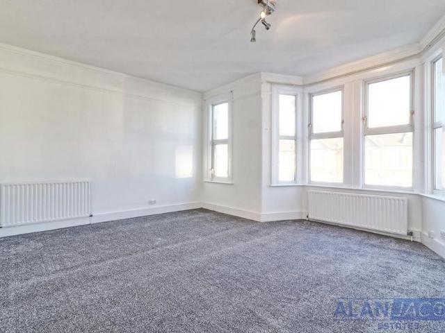 House for rent in Seven Kings, Greater London