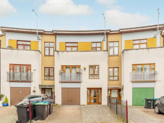 House for rent in London Borough of Croydon, Greater London
