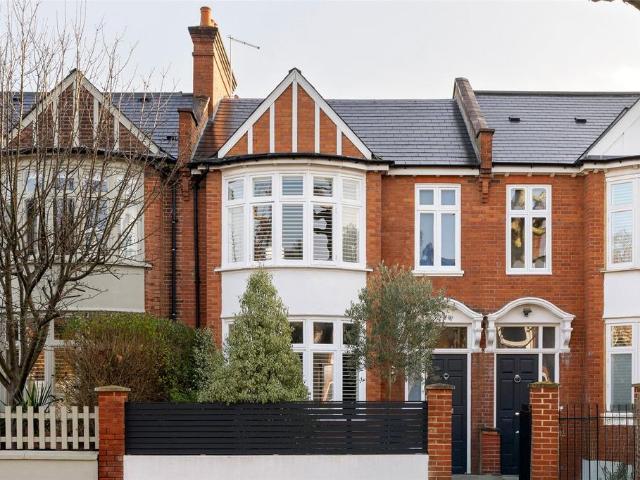 House for rent in North Kensington, Greater London
