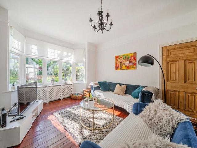 House for rent in Earlsfield, Greater London