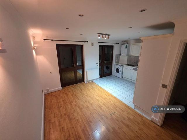 House for rent in Grange Park, Greater London