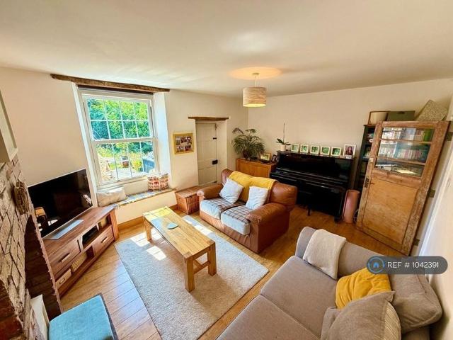 House for rent in Kingswood, School House