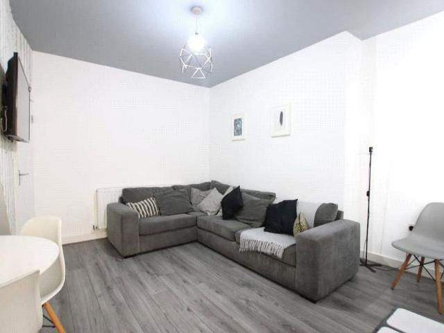 House for rent in Kensington, Calderstones