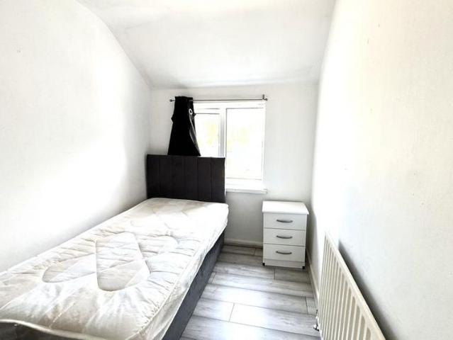 House for rent in New Town, Monks Orchard