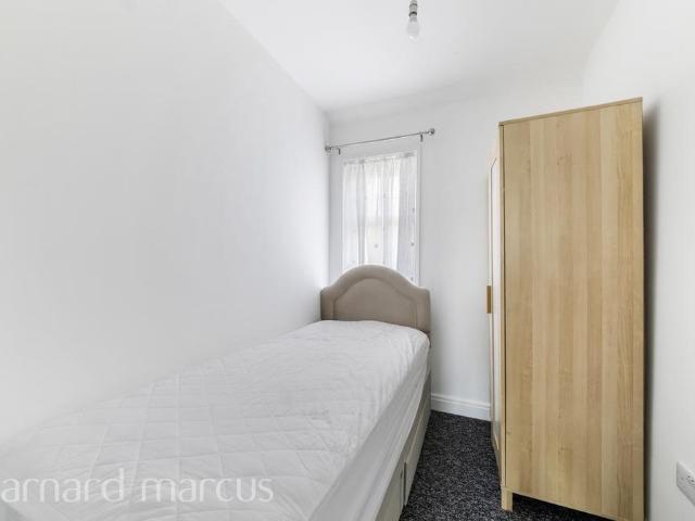 House for rent in The Wrythe, Greater London