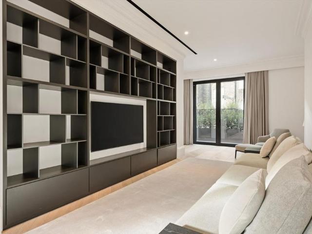 House for rent in Belgravia, Greater London