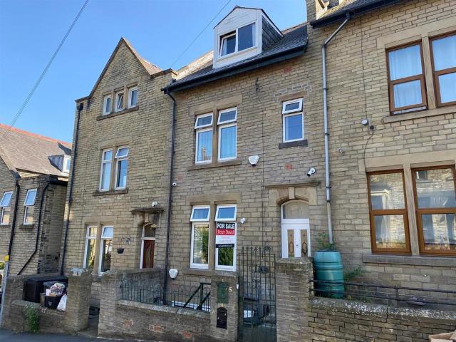 House for rent in Hove Edge, Brighouse