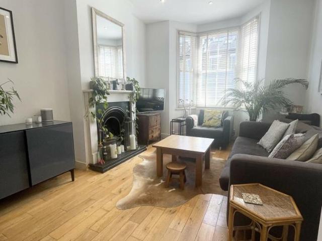 House for rent in Summerstown, Greater London
