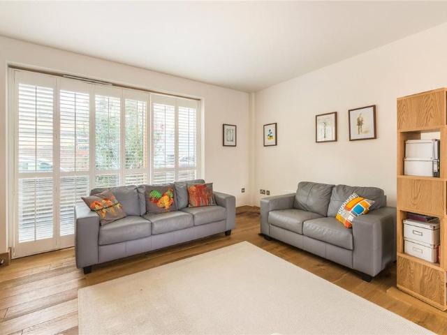 House for rent in London Borough of Hounslow, Cat Hill