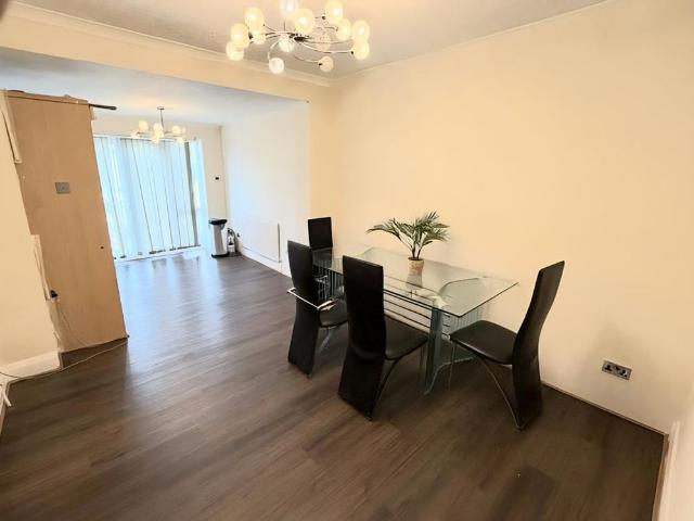 House for rent in London Borough of Ealing, Greater London