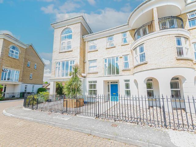 House for rent in Dettingen Park, Deepcut