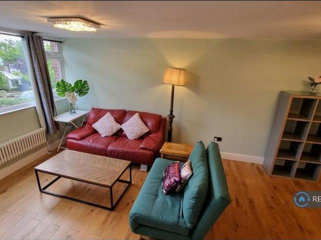 House for rent in London Borough of Merton, Raynes Park