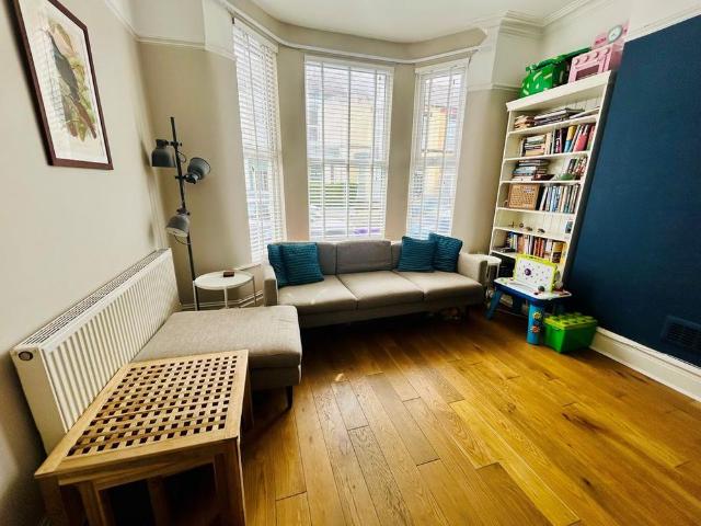 House for rent in Calderstones