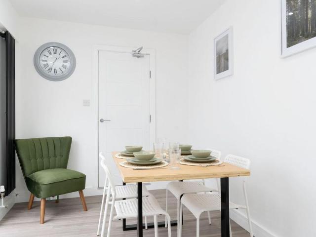 House for rent in Plasnewydd, Falcon Lodge
