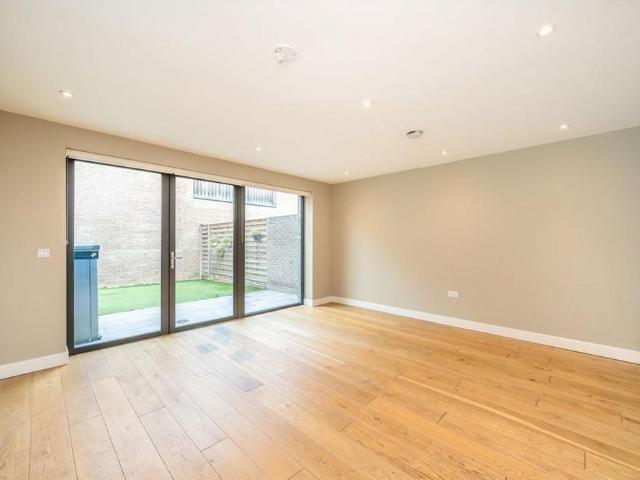 House for rent in East Greenwich, Greater London