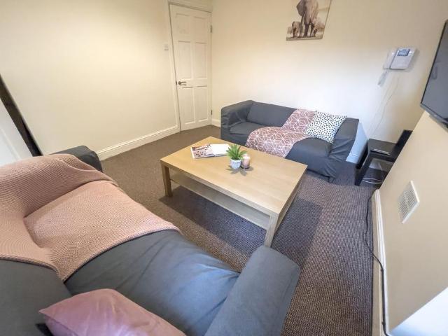 House for rent in Kensington, Calderstones
