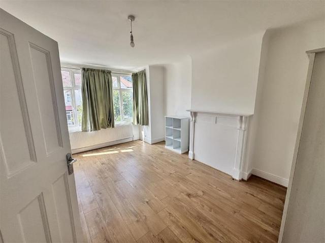 House for rent in Summerstown, Upper Tooting