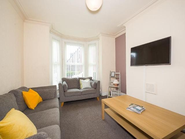House for rent in Hyde Park, West Yorkshire