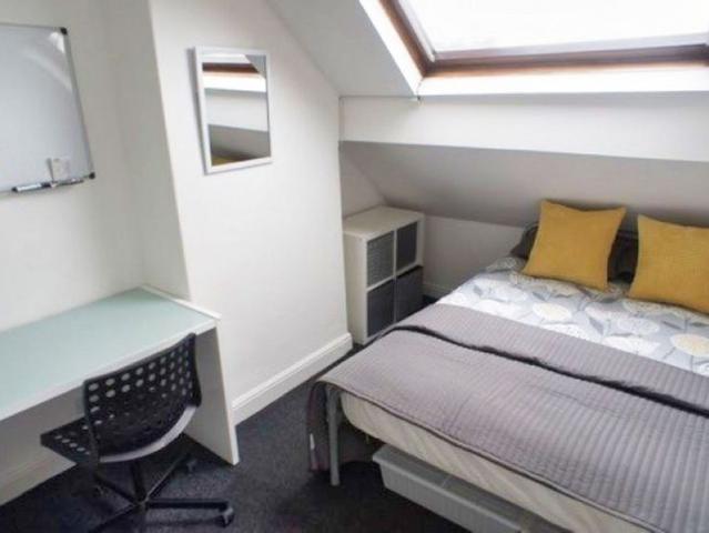 Room for rent in Sharrow Vale, South Yorkshire