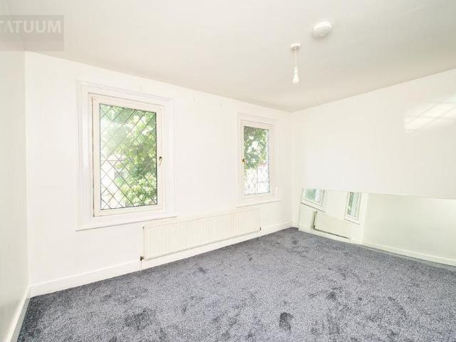 House for rent in Plashet, Greater London