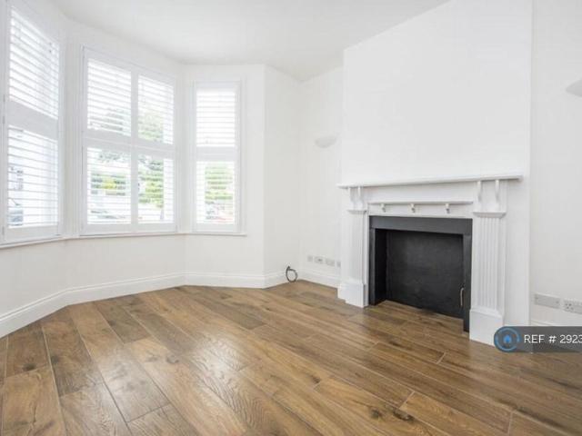 House for rent in Earlsfield, Greater London