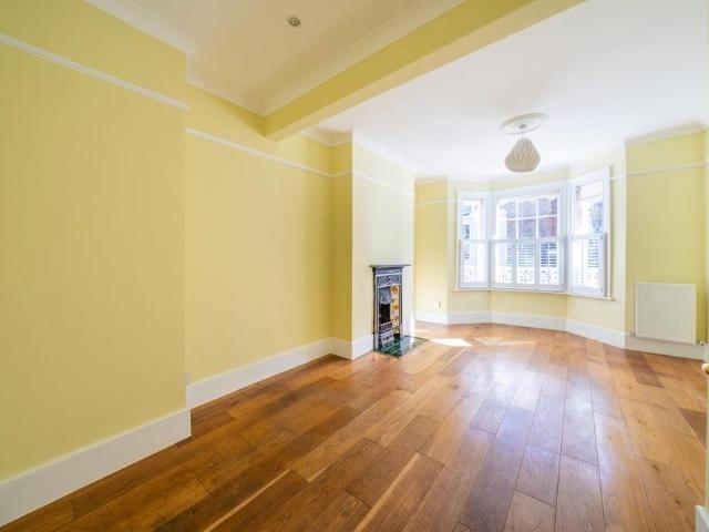 House for rent in Earlsfield, Greater London