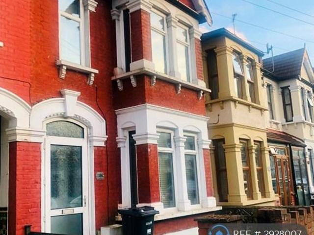 House for rent in Loxford, Seven Kings
