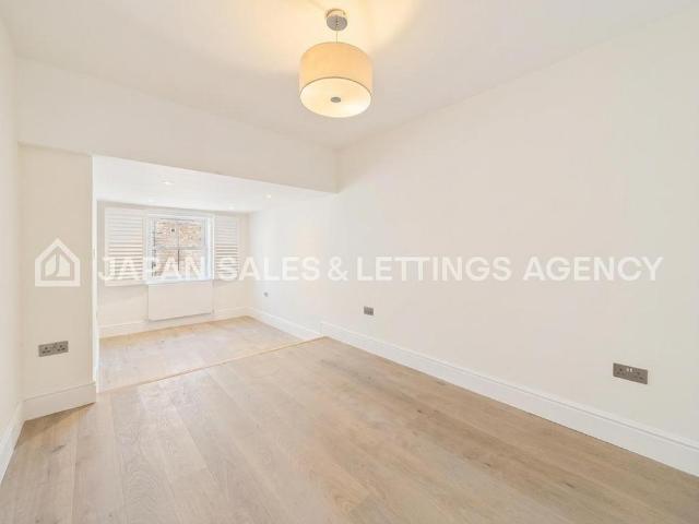House for rent in London Borough of Ealing, Greater London