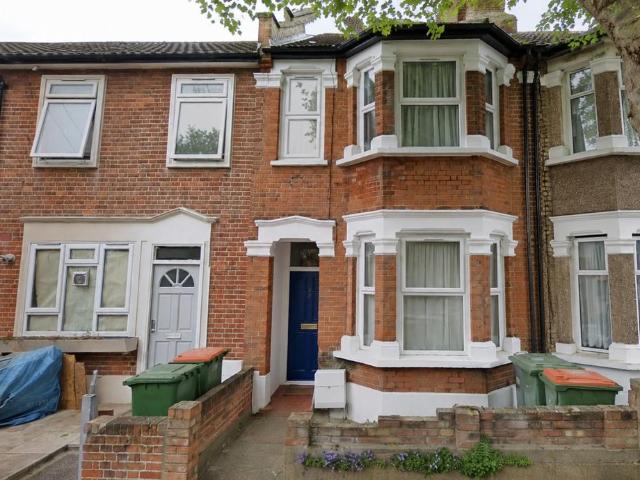 House for rent in Plashet, Greater London