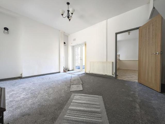 House for rent in Tonyrefail, Coedely