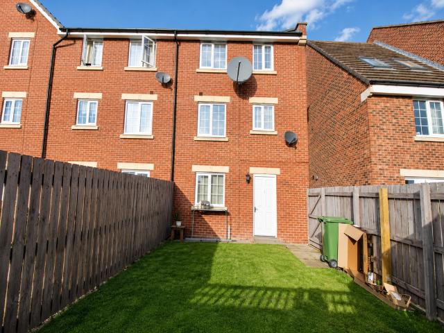 House for rent in Belle Isle, West Yorkshire