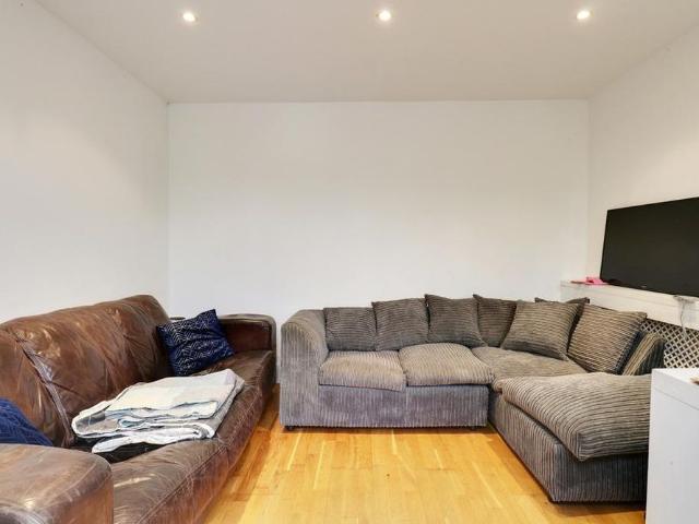 House for rent in Longlands, Greater London