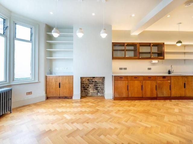 House for rent in Upton Park, Greater London