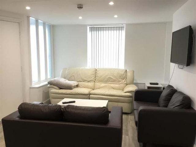 House for rent in The King's Mile, The Bridge