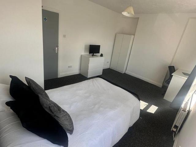 House for rent in Nangreaves, Wales