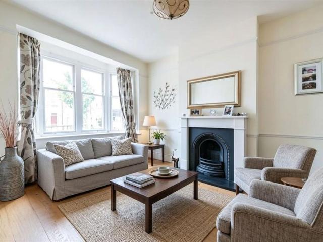 House for rent in Earlsfield, Greater London
