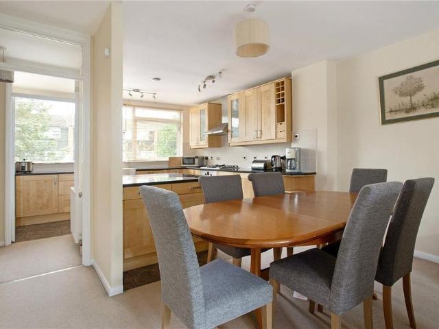 House for rent in Hatching Green, Five Acres