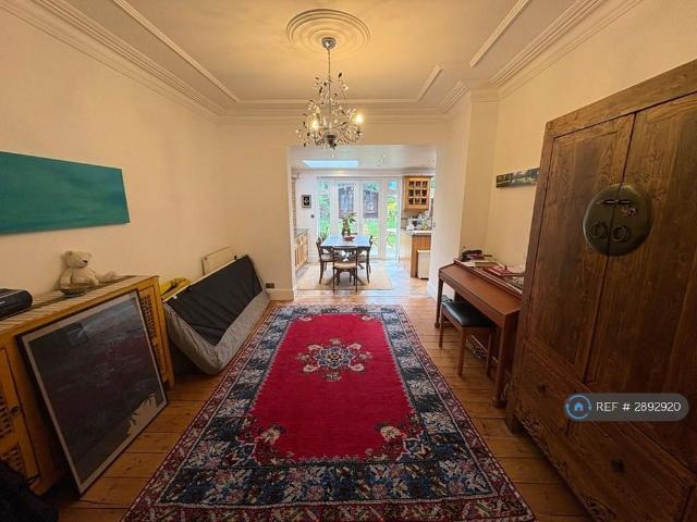 House for rent in Palmers Green, Greater London